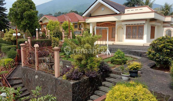 Villa mewah siap huni sangat strategis banget view lepas ke gunung  1