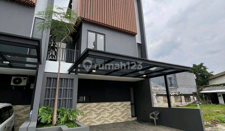 Rumah Modern Eksklusif 3 Lt Plus Roof Garden Dekat Tol Pamulang Pinggir Jalan