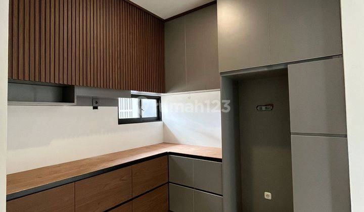 Rumah Modern Eksklusif 3 Lt Plus Roof Garden Dekat Tol Pamulang Pinggir Jalan
