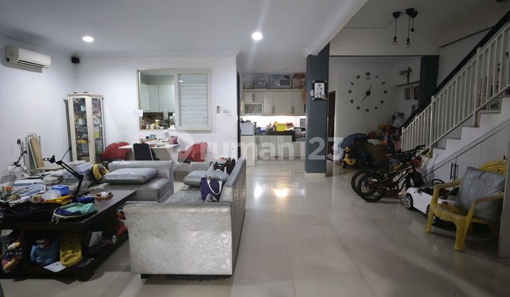 House in Green Garden 8x18 Skewer Facing South