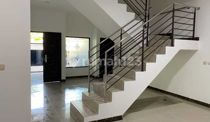 Rumah di Kemanggisan 8X15 Dekat Sekolah Sang Timur