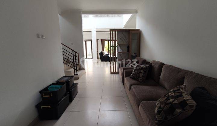 Disewakan Rumah Sangat Rapi dan Tinggal Bawa Koper di Villa Melati Mas 5