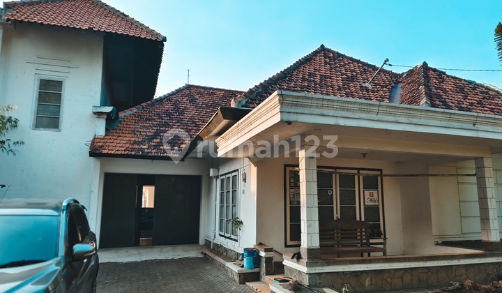 House on Jalan Raya Besar Kesambi in Cirebon, West Java. 1