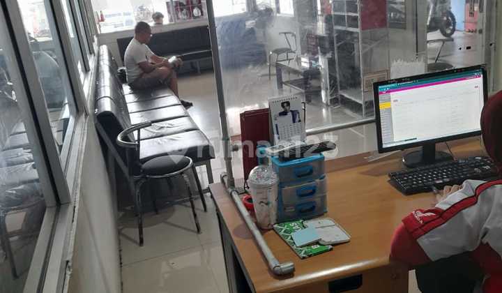 Dijual Showroom Motor di Cibubur Jawa Barat