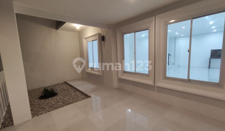 Spacious House for Sale in Villa Melati Mas Tangerang 2