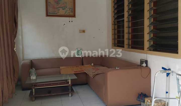 Rumah Gaya Lama dengan Sirkulasi dan Pencahayaan Yg Bagus di Kalongan Kecil Surabaya Rumah di Surabaya Kota SHM 2