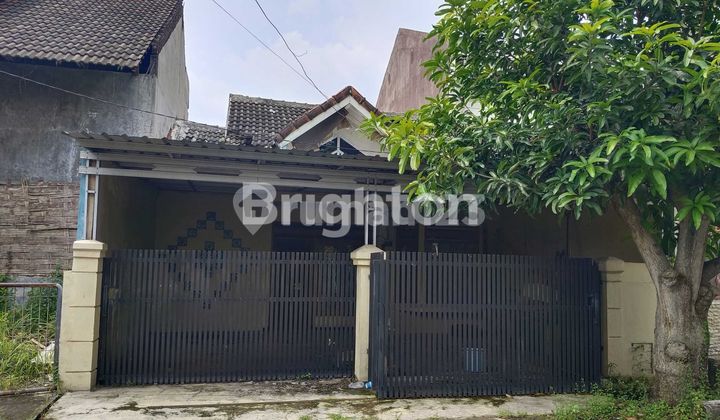 For sale house on Jalan Kembar Boulevard Bumi Citra Fajar Sidoarjo