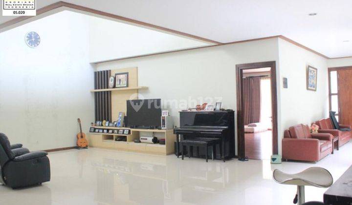 Turun Harga 2024 Rumah Mewah 3 Lantai Siap Huni Di Setra Duta, Bandung 1