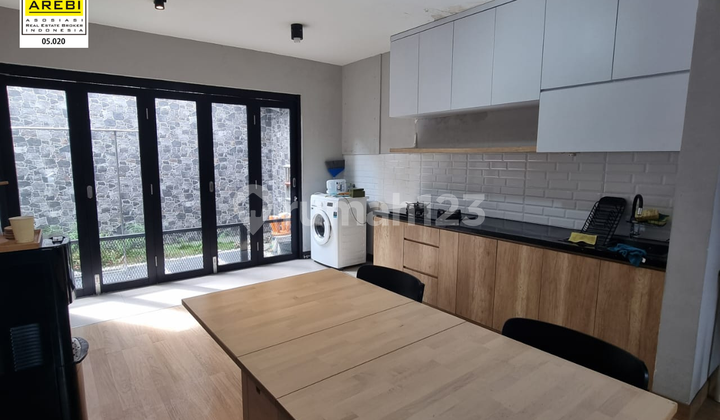 Comfortable Semi-Furnished House in Tatar Mayangsunda, Baru Parahyangan City