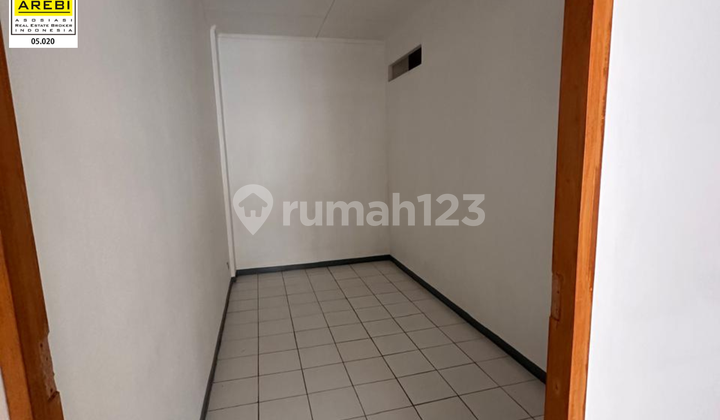 For Sale Viral Price 4-Story Shop House Prime Downtown Location in Suniaraja, Bandung City