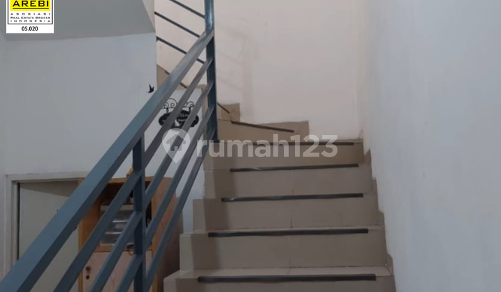 Ready-to-Occupy House in a Safe Location at Nata Belova Kopo Bandung