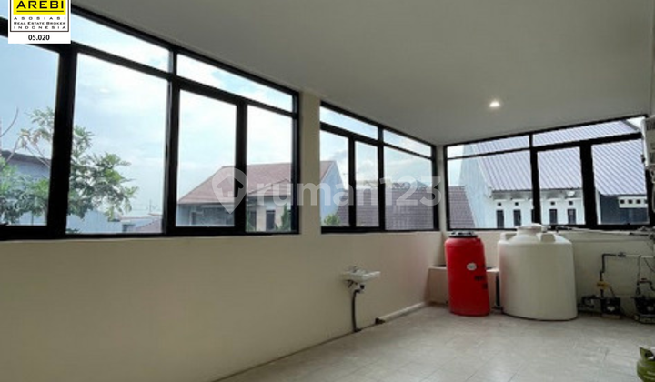 For Sale Fully Renovated House in a Safe Environment, Location at Singgasana Pradana Bandung 2