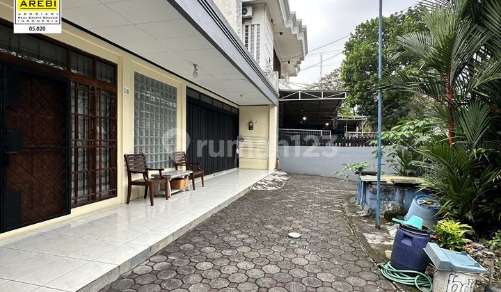 Premium Large House in the Lodaya Area of Bandung, Suitable for Residence & Office, Large Parking Premium Large House in the Lodaya Area of Bandung, Suitable for Residence & Office, Large Parking