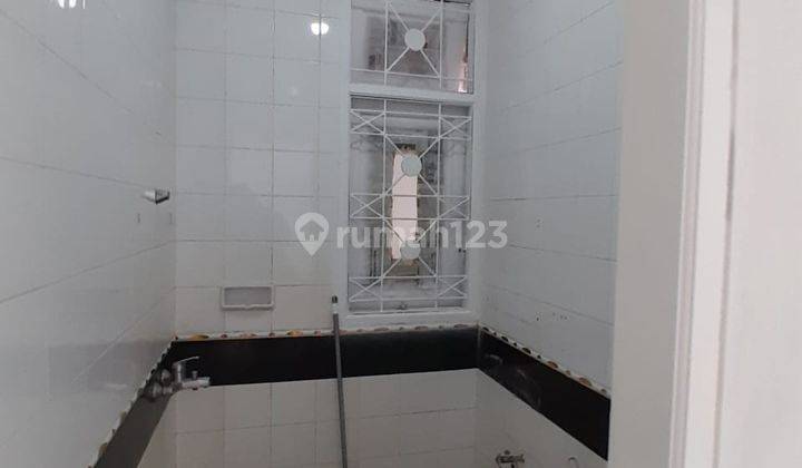 Rumah 2 Lantai Komplek Villa Delima 16