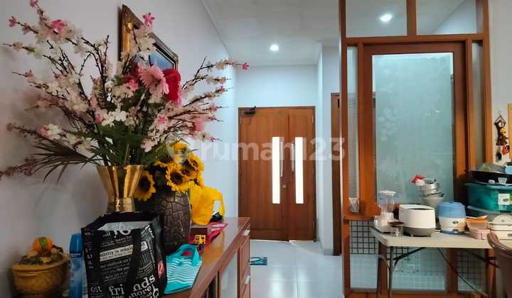 Rumah zone commercial Jakarta pusat,  cocok untuk kantor, selangkah ke autograph tower dan  5 menit menuju Plaza Indonesia 2