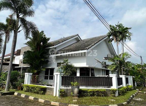 Rumah terawat di Srondol Bumi Indah Semarang, hoek, 302m2, halaman luas, dekat kampus UNDIP tembalang, hadap timur 2