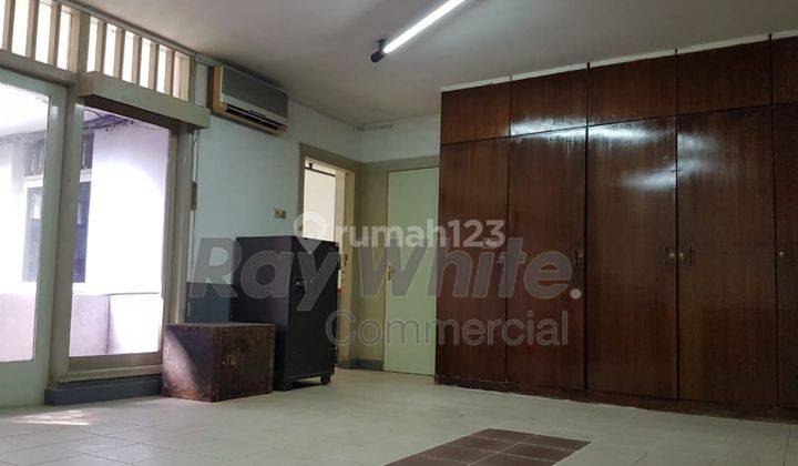 Gedung kantor Tebet, 1300m2, harga NJOP, Bebas ganjil-genap, 5 menit dari Tol Pancoran,5 menit stasiun LRT,cocok untuk show room 2