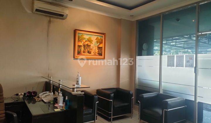 Mini Building diKuningan, 5 menit ke Gatot Subroto,dekat  Apartemen Branz  Kuningan, 4 lantai, TURUN HARGA!!!! 2