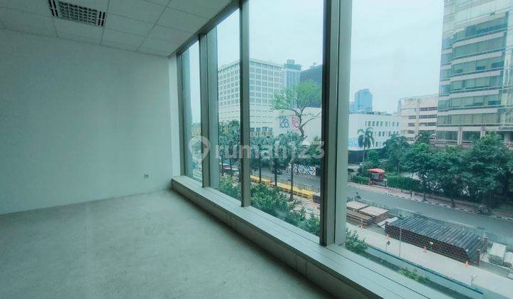 Office Lippo Thamrin, offce strata title di  kawasan bundaran HI, 218 m2, view ke  Jl Thamrin dan Sarinah, walking distance 3 menit ke MRT 2