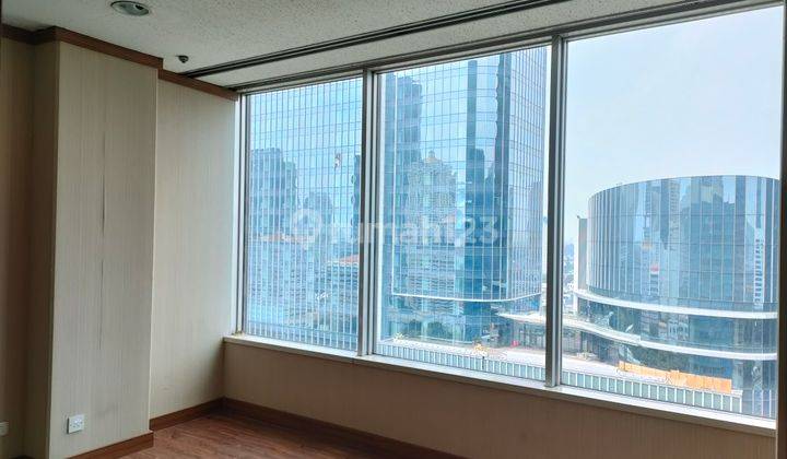 Ruang Kantor Plaza Sentral luas 192m2, view ke Sudirman, 3 jalan kaki  menit ke MRT station 2