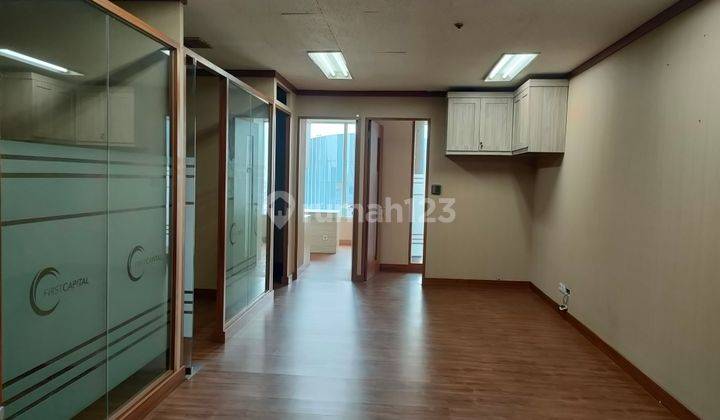 Ruang Kantor Plaza Sentral luas 192m2, view ke Sudirman, 3 jalan kaki  menit ke MRT station 1