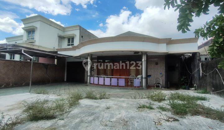 Rumah di Otista 3, strategis, cocok untuk klinik, kantor konsultan, kos-kosan, kantor lawyer, lebar 13 meter, hadap selatan 1