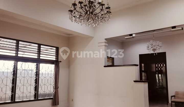 Rumah dikawasan Elit Jl. Prambanan, Menteng. Cocok untuk tempat tinggal  Duta Besar, atau guesthouse premium, 10 menit ke Bundaran HI. 2