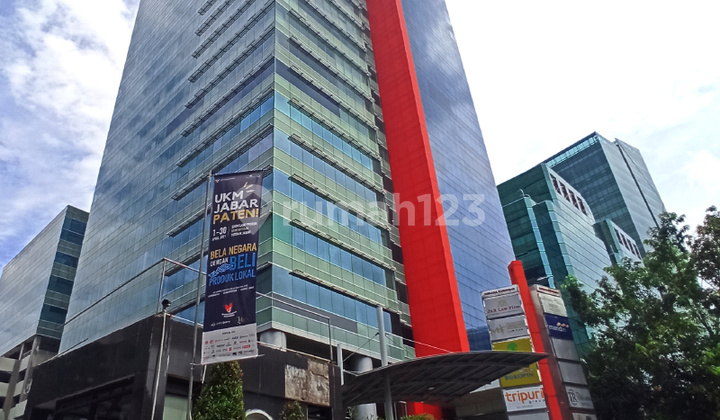 Menara Kuningan, 122 m2, siap huni, cocok untuk kantor Pengacara, kantor konsultan, 5 jalan kaki menit ke stasiun LRT dan Bus Trans Jakarta