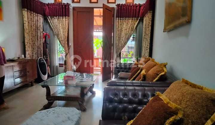 Rumah di Duren Sawit, Pondok Kelapa 350 m2, lingkungan aman, jalan depan rumah lebar, 5 menit ke tol becak kayu, dekat RS Pagi Sore Kalimalang