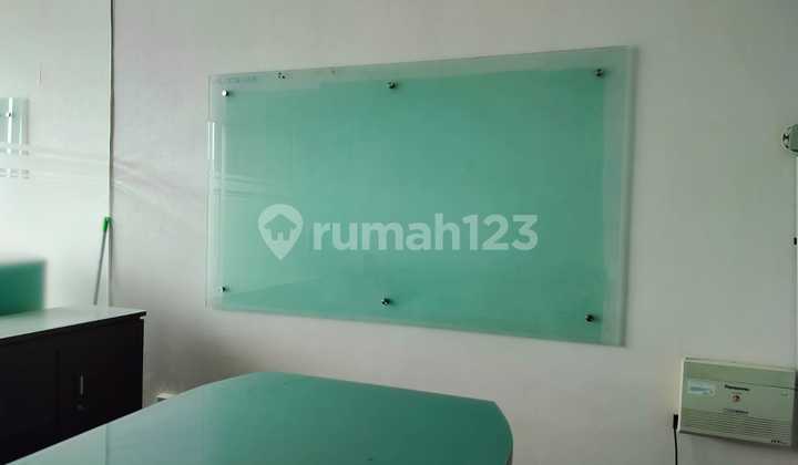 Office Space Menara Kuningan, 47 m2, cocok untuk kantor Pengacara, di bawah 2 M,  5 jalan kaki menit ke stasiun LRT 2