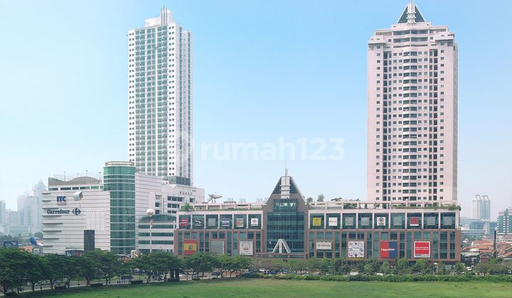 Exclusive Office in the Heart of Kuningan - 215 m², Penthouse Floor, Easy Access to LRT!
