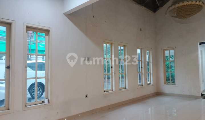 Rumah di Cempaka Putih, 420 Meter,Carport Luas, bisa Silent Office, 5 Menit ke Kelapa Gading 2