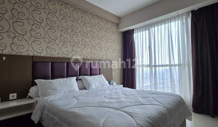 Luxury Living: 3 Bedroom Loft at Gandaria Height Apartment, part of the Gandaria City Mall complex, 15 minutes to Senayan.