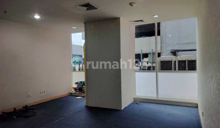 Kuningan Tower, 47 m2, suitable for law offices, start-up companies or consultants, 5-minute walk to LRT station and Trans Jakarta Bus. Kuningan Tower, 47 m2, suitable for law offices, start-up companies or consultants, 5-minute walk to LRT station and Trans Jakarta Bus.