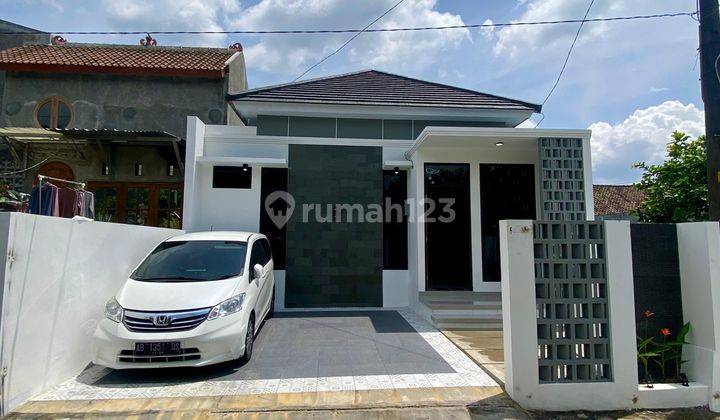 Rumah Cantik Design Modern Limasan Jalan Kaliurang 1