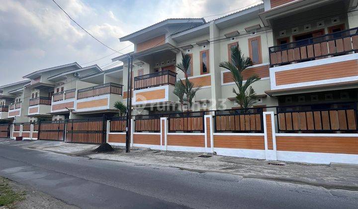 Rumah 2 Lantai SHM View Sawah Pinggir Jalan Raya di Jl tajem 1