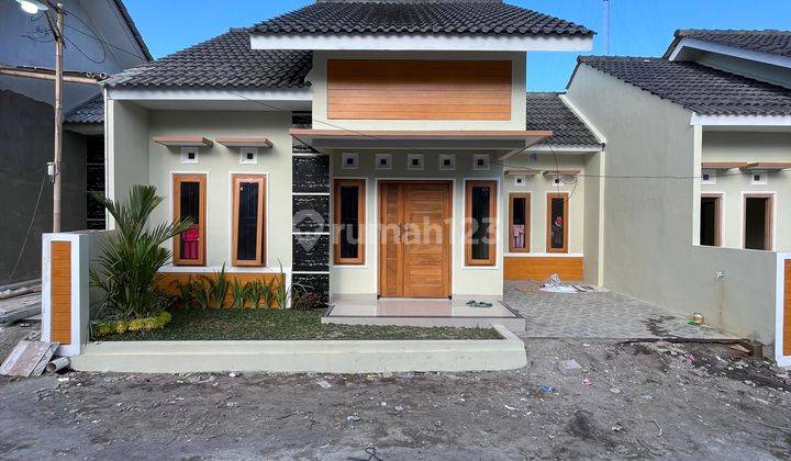 RUMAH SIAP HUNI SHM DALAM CLUSTER DEKAT KADISOKA JALAN TAJEM 1