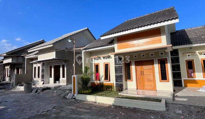 RUMAH SIAP HUNI SHM DALAM CLUSTER DEKAT KADISOKA JALAN TAJEM 2