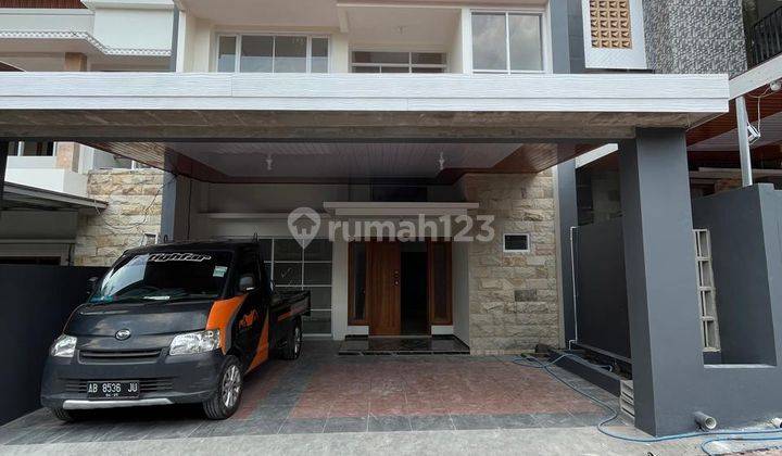 Rumah Mewah W Lantai Di Jalan Kaliurang Km13 2