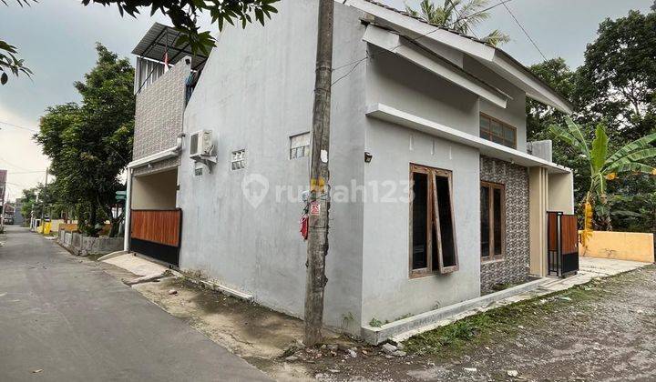 Rumah W Lantai Di Jalan Kaliurang Sidoharrjo Ngaglik 2