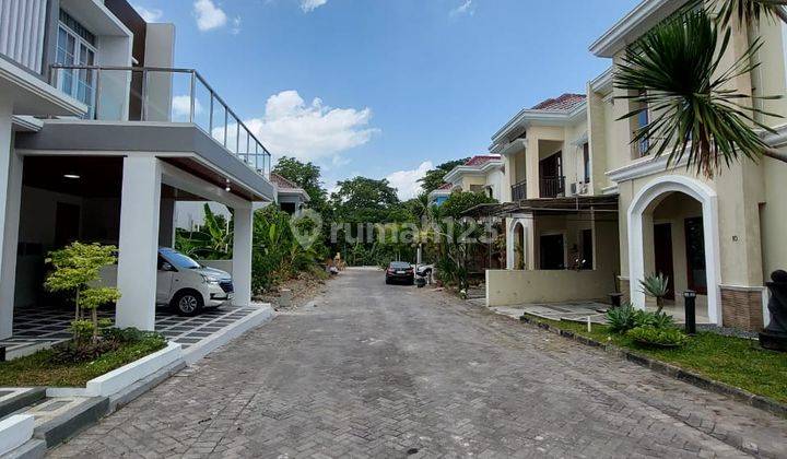 Rumah Mewah 2 Lantai Dalam Perumahan Merapi 2