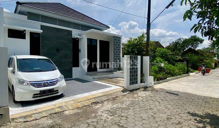 Rumah Cantik Design Modern Limasan Jalan Kaliurang 2