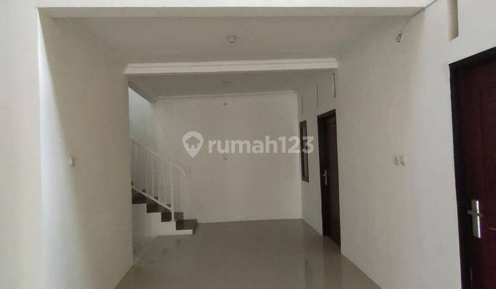 Rumah baru 2 lantai premium di Perumahan Puskopad Sooko Mojokerto  3
