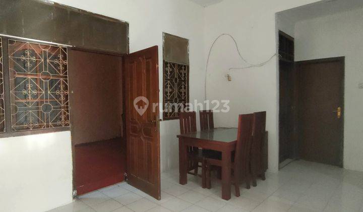 Disewakan rumah 1 lantai ukuran lega di perumahan padat penduduk dekat sekolah sentra bisnis dan perdagangan 4