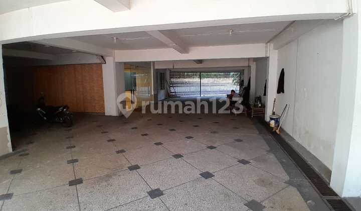 Gedung 4 lantai di nol jl raya boulevard Surabaya Barat bisa untuk  kantor, galery, show room mebel atau bank 2