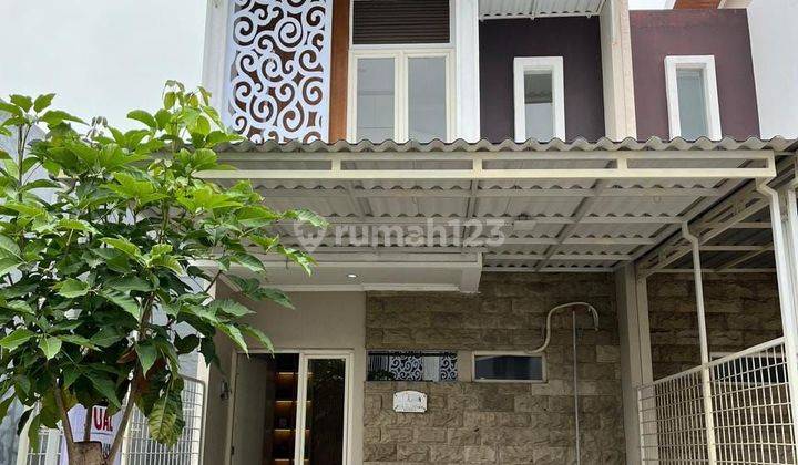 Rumah bagus murah 2 lantai shm utara di puri safira regensi Gresik  1