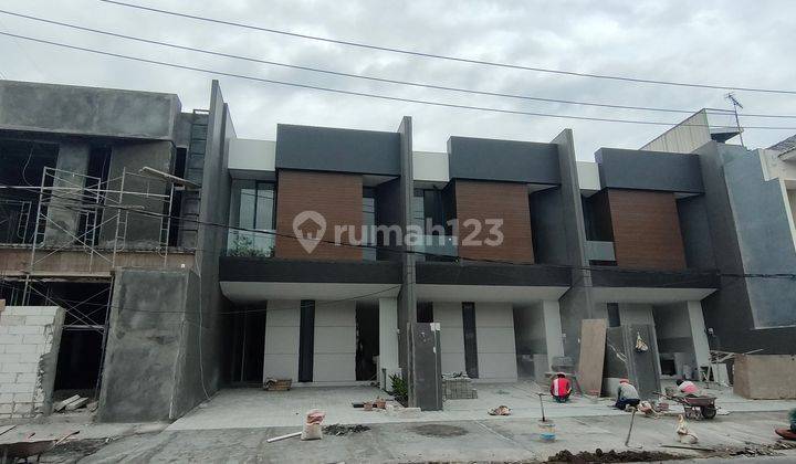 Rumah Modern Mewah 2 Lantai Kualitas Premium  Dekat Rungkut Industri, Univ Petra Dan Uph 1