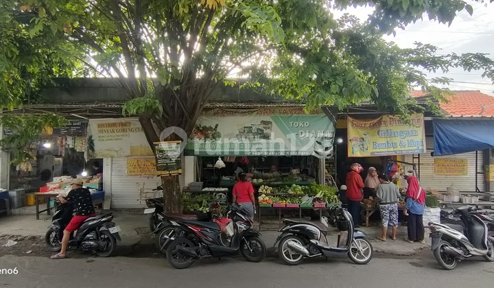 Business Space in Kotabaru Driyorejo Market Suitable for Boarding Houses, Depots, and Shops. Rental Income from Shops Exceeds 25 Million per Year.