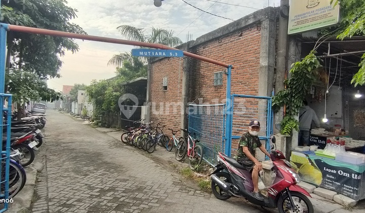 Business Space in Kotabaru Driyorejo Market Suitable for Boarding Houses, Depots, and Shops. Rental Income from Shops Exceeds 25 Million per Year.