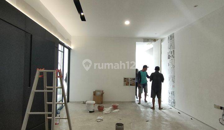 Rumah Modern Mewah 2 Lantai Kualitas Premium  Dekat Rungkut Industri, Univ Petra Dan Uph 2